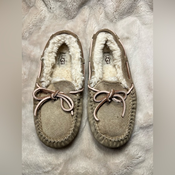 UGG Shoes - Ugg Womens Slipper Shoe Size 5